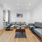 Modern Flat Near Hyde Park
