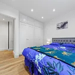 Modern Flat Near Hyde Park