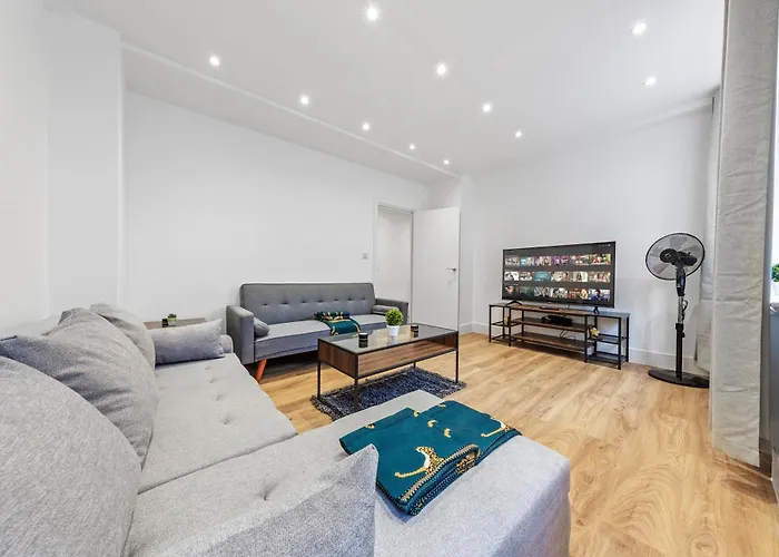 Modern Flat Near Hyde Park